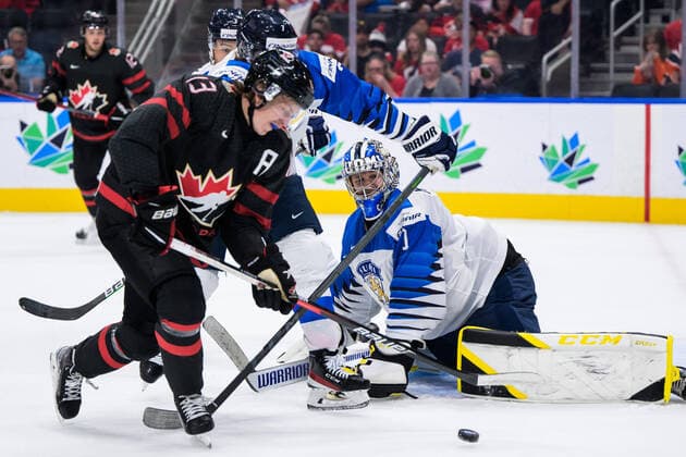 220815 Kent Johnson of Canada in front of goaltender Leevi Meriläinen of Finland during the 2022 IIHF World Junior Championship group stage game between Canada and Finland on August 15, 2022 in Edmonton Photo Joel Marklund BILDBYRAN kod JM JM0360 bbeng ishockey ice hockey jvm junior vm u20 2022 iihf world junior championship world juniors canada kanada finland,  Copyright: JOELxMARKLUND BB220815JM038
