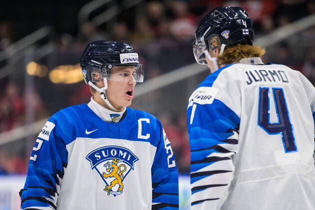 220815 Roni Hirvonen and Joni Jurmo of Finland during the 2022 IIHF World Junior Championship group stage game between Canada and Finland on August 15, 2022 in Edmonton Photo Joel Marklund BILDBYRAN kod JM JM0360 bbeng ishockey ice hockey jvm junior vm u20 2022 iihf world junior championship world juniors canada kanada finland,  Copyright: JOELxMARKLUND BB220815JM048