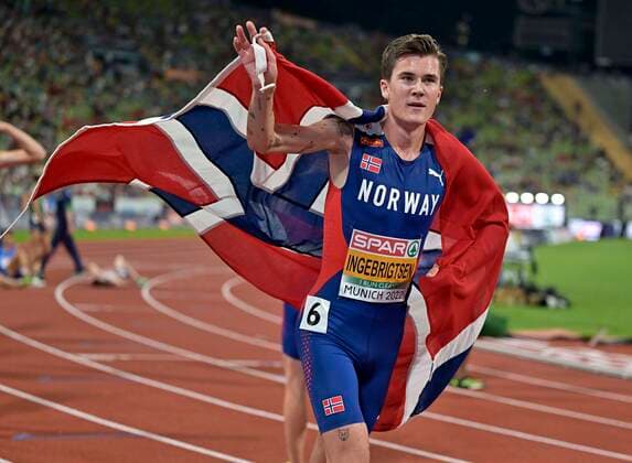 Bilder des Jahres 2022, Sport 08 August Sport Themen der Woche KW33 Sport Bilder des Tages 16.08.2022, European Championchips München 2022, Leichtathletik im Olympiastadion München, 5000 Meter Lauf der Männer , Jakob Ingebrigtsen (NOR) jubelt. *** 16 08 2022, European Championchips Munich 2022, Athletics at Olympiastadion Munich, Mens 5000 meter race , Jakob Ingebrigtsen NOR cheers