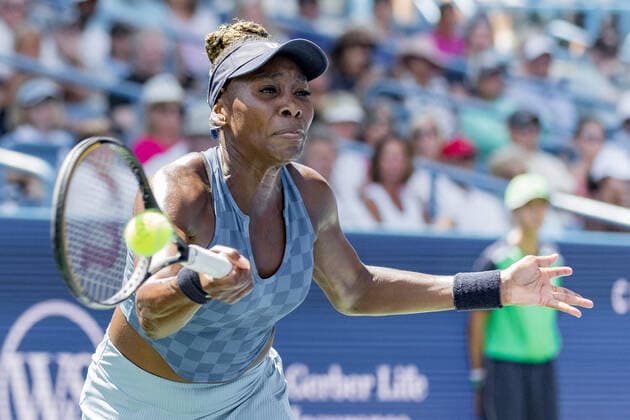 August 16, 2022, Mason, Ohio, USA: Venus Williams (USA) hits a forehand shot during Tuesdays first round of the Western and Southern Open at the Lindner Family Tennis Center, Mason, Oh. Mason USA - ZUMAs304 20220816_zaf_s304_022 Copyright: xScottxStuartx