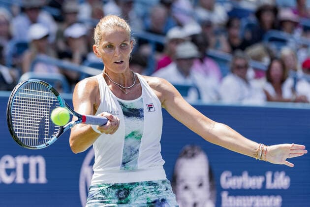August 16, 2022, Mason, Ohio, USA: Karolina Pliskova (CZE) hits a forehand shot during Tuesdays first round of the Western and Southern Open at the Lindner Family Tennis Center, Mason, Oh. Mason USA - ZUMAs304 20220816_zaf_s304_067 Copyright: xScottxStuartx