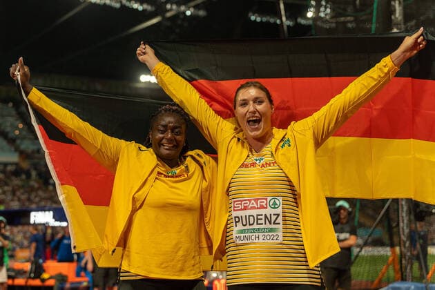 Bilder des Jahres 2022, Sport 08 August Sport Themen der Woche KW33 Sport Bilder des Tages PUDENZ Kristin (GER), Discus Throw Women (Diskuswurf Frauen), VITA Claudine (GER), Discus Throw Women (Diskuswurf Frauen) GER, Athletics (Leichtathletik), European Championships Munich 2022, 16.08.2022, GER, Athletics (Leichtathletik), European Championships Munich 2022, 16.08.2022 Muenchen *** PUDENZ Kristin GER , Discus Throw Women Discus Throw Women , VITA Claudine GER , Discus Throw Women Discus Throw Women GER, Athletics Leichtathletik , European Championships Munich 2022, 16 08 2022, GER, Athletics Leichtathletik , European Championships Munich 2022, 16 08 2022 Muenchen Copyright: xEibner-Pressefotox EP_SMR