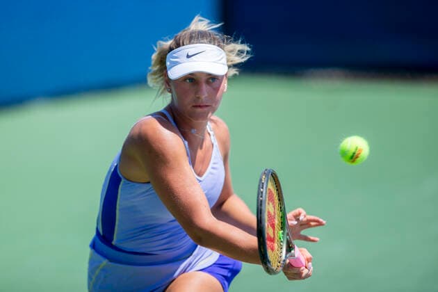 September 15, 2022, Mason, OH, USA: Western and Southern Open Tennis, Mason, OH - Marta Kortyuk plays the ball against opponent Camilla Giorgi. August 16, 2022 - ZUMA Press Mason USA - ZUMAn24_ 20220915_zaf_n24_030 Copyright: xWallyxNellx