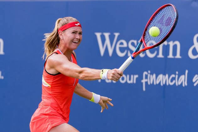 August 16, 2022, Mason, Ohio, USA: Marie Bouzkova (CZE) hits a backhand shot during Tuesdays first round of the Western and Southern Open at the Lindner Family Tennis Center, Mason, Oh. Mason USA - ZUMAs304 20220816_zaf_s304_177 Copyright: xScottxStuartx