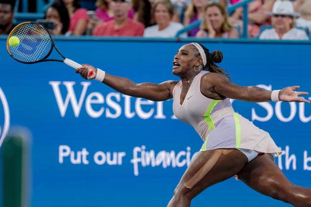August 16, 2022, Mason, Ohio, USA: Serena Williams (USA) reaches for a shot at the corner during Tuesdays first round of the Western and Southern Open at the Lindner Family Tennis Center, Mason, Oh. Mason USA - ZUMAs304 20220816_zaf_s304_271 Copyright: xScottxStuartx