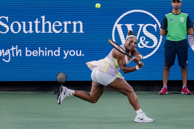 August 16, 2022, Mason, Ohio, USA: Serena Williams (USA) hits a two-handed backhand during Tuesdays first round of the Western and Southern Open at the Lindner Family Tennis Center, Mason, Oh. Mason USA - ZUMAs304 20220816_zaf_s304_277 Copyright: xScottxStuartx