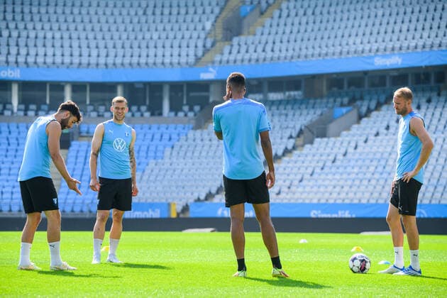 220817 Erdal Rakip, Felix Beijmom Ola Toivonen during a training session with Malmö FF on August 17, 2022 in Malmö Photo Ludvig Thunman BILDBYRAN code LT LT0396 football football soccer fotball uefa europa league training practice training malmö ff bbeng play off,  Copyright: LUDVIGxTHUNMAN BB220817LT012