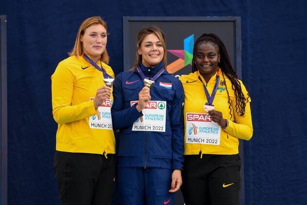17 08 2022, xkaix, athletics European Championships, emspor, f l Kristin Pudenz, Sandra Perkuvic Croatia , Claudine Vita at the award ceremony. kp