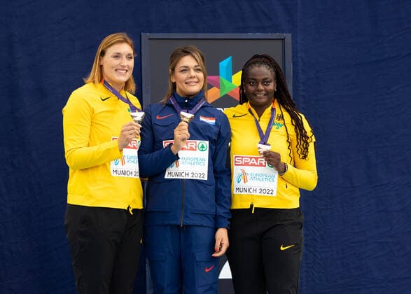 European Championships Munich22 Athletics, 17 08 2022 Award Ceremony Discus Throw Women from left Kristin Pudenz GER , Sandra Perkovic CRO and Claudine Vita GER European Championships Munich22 Athletics Medal Ceremony on 17 08 2022 at Olympiapark in Munich Germany Copyright: xBEAUTIFULxSPORTS R.xSchmittx