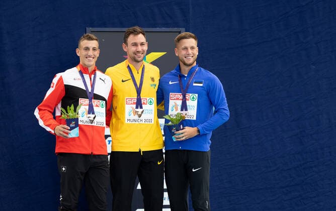 European Championships Munich22 Athletics, 17 08 2022 Award Ceremony Decathlon Men from left Simon Ehammer SUI , Niklas Kaul GER and Janek oiglane EST European Championships Munich22 Athletics Medal Ceremony on 17 08 2022 at Olympiapark in Munich Germany Copyright: xBEAUTIFULxSPORTS R.xSchmittx