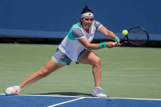 August 17, 2022, Mason, Ohio, USA: Ons Jabeur (TUN) reaches to return serve during the second round of the Western and Southern Open at the Lindner Family Tennis Center, Mason, Oh. Mason USA - ZUMAs304 20220817_zaf_s304_064 Copyright: xScottxStuartx