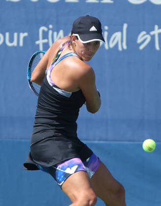 Garbine Muguruza of Spain servesagainst Elena Rybakina of Kazakstan during the second round of the 2022 Western and Southern Masters at the Lindner Family Tennis Center in Mason, Ohio, USA, 17 August 2022. Western and Southern Masters !ACHTUNG: NUR REDAKTIONELLE NUTZUNG!  Copyright: xMARKxLYONSx AME069 20220817-b711e4e85dc039618e380b55935f10e977734241