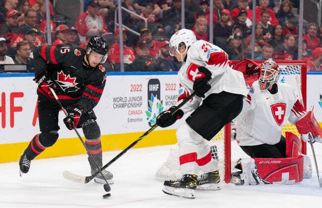 August 17, 2022, Edmonton, Alberta, Canada: VINCENT DESPONT (24) of Switzerland poke checks BRENNAN OTHMANN (15) of Canada during the second period of a 2022 IIHF World Junior Championship quarter-final playoff match at Rogers Place in Edmonton, Alberta. Edmonton Canada - ZUMAh176 20220817_zsp_h176_087 Copyright: xMatthewxHelfrichx