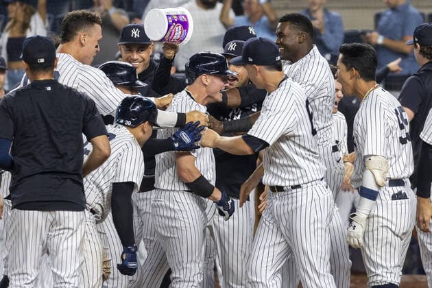 Sport Themen der Woche KW33 Sport Bilder des Tages New York Yankees celebrate with Josh Donaldson, center, after he hits a walk off grand slam in the tenth inning against the Tampa Bay Rays at Yankee Stadium on Wednesday, August 17, 2022 in New York City.  NYP20220817526 COREYxSIPKIN