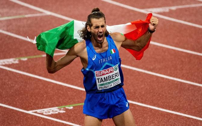 Bilder des Jahres 2022, Sport 08 August Sport Themen der Woche KW33 Sport Bilder des Tages European Championships Munich22; Leichtathletik, 18.08.2022 Gianmarco Tamberi (ITA) feiert den Europameistertitel im Hochsprung der Maenner; European Championships Munich22 - Leichtathletik - Evening Session am 18.08.2022 im Olympiastadion in Muenchen (Deutschland). *** European Championships Munich22 Athletics, 18 08 2022 Gianmarco Tamberi ITA celebrates the European title in the mens high jump European Championships Munich22 Athletics Evening Session on 18 08 2022 at the Olympiastadion in Munich Germany Copyright: xBEAUTIFULxSPORTS R.xSchmittx
