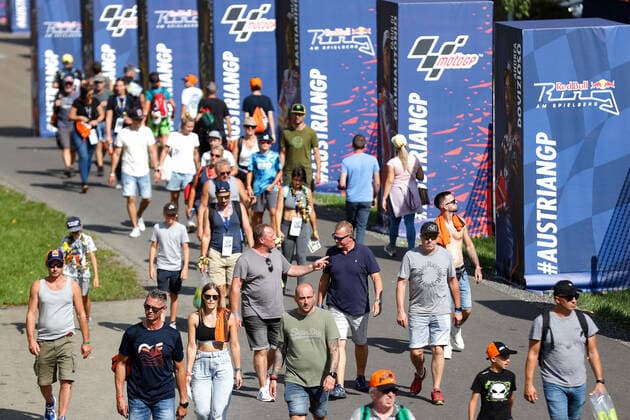 MOTORSPORTS - MotoGP, GP of Austria 2022 SPIELBERG,AUSTRIA,19.AUG.22 - MOTORSPORTS - MotoGP, Grand Prix of Austria, Red Bull Ring, free practice. Image shows fans.  GEPAxpictures xChristianxWalgram