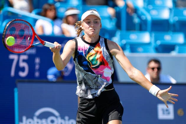 CINCINNATI, OH - AUGUST 19: Elena Rybakina of Kazakh hits a forehand during the quarterfinals at Western & Southern Open on August 19, 2022, at the Lindner Family Tennis Center in Mason, OH. (Photo by Ian Johnson Icon Sportswire) TENNIS: AUG 19 Western & Southern Open Icon220819003