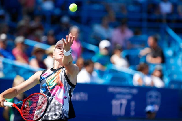 CINCINNATI, OH - AUGUST 19: Elena Rybakina of Kazakh serves the ball during the quarterfinals at Western & Southern Open on August 19, 2022, at the Lindner Family Tennis Center in Mason, OH. (Photo by Ian Johnson Icon Sportswire) TENNIS: AUG 19 Western & Southern Open Icon220819004