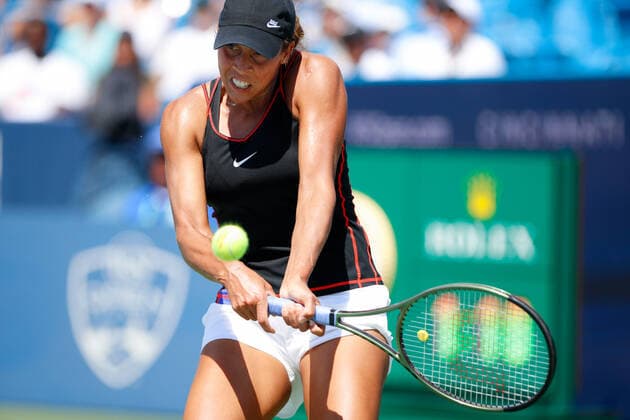 CINCINNATI, OH - AUGUST 19: Madison Keys of the United States hits a backhand during the quarterfinals at Western & Southern Open on August 19, 2022, at the Lindner Family Tennis Center in Mason, OH. (Photo by Ian Johnson Icon Sportswire) TENNIS: AUG 19 Western & Southern Open Icon220819012
