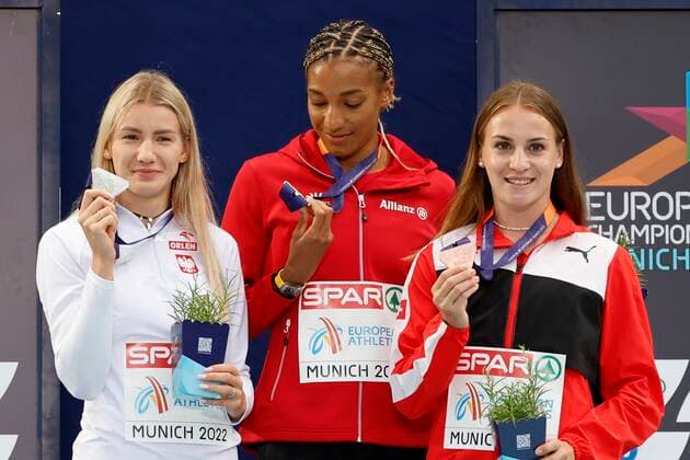 Munich, Germany - August 19 : Thiam Nafi Athletics Heptathlon (Female) of Belgium pictured during the podium ceremony with Kalin Annik of Switzerland second place and third place Adrianna SuBek of Polen during the 2022 European Championships Athletics as part of the European Championships Munich 2022 on August 19, 2022 in Munich, Germany, 19 08 2022 ( European Championship, EM, Europameisterschaft Athletics Munich 2022 PhotoNews Panoramic 