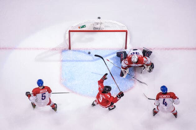 220819 David Jiricek, goaltender Tomas Suchanek and Jiri Tichacek of Czech Republic see Olen Zellweger of Canada celebrate the 4 0 goal by Mason McTavish not pictured during the 2022 IIHF World Junior Championship semifinal game between Canada and Czech Republic on August 19, 2022 in Edmonton Photo Joel Marklund BILDBYRAN kod JM JM0366 bbeng ishockey ice hockey jvm junior vm u20 2022 iihf world junior championship world juniors semifinal semifinals canada kanada tjeckien czech republic Czechia jubel depp,  Copyright: JOELxMARKLUND BB220819JM047