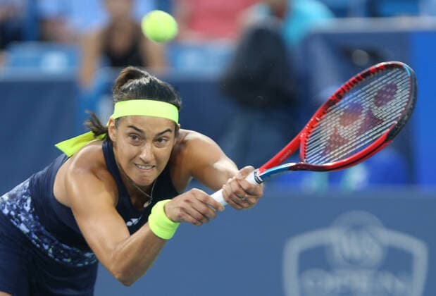 Caroline Garcia of France returns a volley against Jessica Pegula of the United States during the quarter-finals of the 2022 Western and Southern Masters at the Lindner Family Tennis Center in Mason, Ohio, USA, 19 August 2022. Western and Southern Masters !ACHTUNG: NUR REDAKTIONELLE NUTZUNG!  Copyright: xMARKxLYONSx AME639 20220820-cfea2577f8e315f4e01f821b2d4213871833aca5