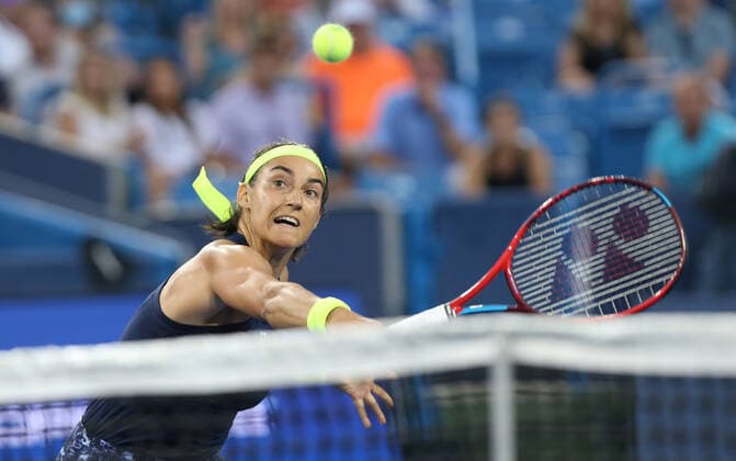 Caroline Garcia of France returns a volley against Jessica Pegula of the United States during the quarter-finals of the 2022 Western and Southern Masters at the Lindner Family Tennis Center in Mason, Ohio, USA, 19 August 2022. Western and Southern Masters !ACHTUNG: NUR REDAKTIONELLE NUTZUNG!  Copyright: xMARKxLYONSx AME643 20220820-32283a93d085849199eabb82cb39ca29a3c1f165