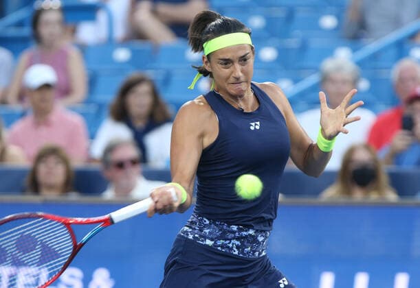 Caroline Garcia of France returns a volley against Jessica Pegula of the United States during the quarter-finals of the 2022 Western and Southern Masters at the Lindner Family Tennis Center in Mason, Ohio, USA, 19 August 2022. Western and Southern Masters !ACHTUNG: NUR REDAKTIONELLE NUTZUNG!  Copyright: xMARKxLYONSx AME649 20220820-0ec7b63e0bc3488af6e2d8fb326fbf359c200d28