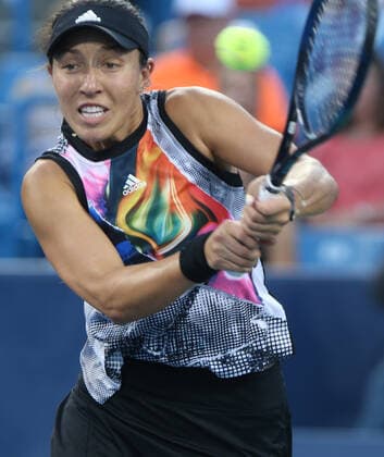 Jessica Pegula of the United States returns a volley against Caroline Garcia of France during the quarter-finals of the 2022 Western and Southern Masters at the Lindner Family Tennis Center in Mason, Ohio, USA, 19 August 2022. Western and Southern Masters !ACHTUNG: NUR REDAKTIONELLE NUTZUNG!  Copyright: xMARKxLYONSx AME650 20220820-439958e50810415a7bc3f1b00acf278b07206971