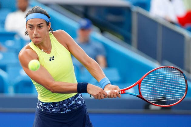 CINCINNATI, OH - AUGUST 20: Caroline Garcia of France hits a backhand during the semifinal at the Western & Southern Open on August 20, 2022, at the Lindner Family Tennis Center in Mason, OH. (Photo by Ian Johnson Icon Sportswire) TENNIS: AUG 20 Western & Southern Open Icon220820050