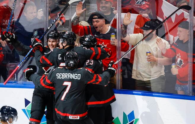 August 20, 2022, Edmonton, AB, CANADA: Canada forward Joshua Roy, left, celebrates his goal with teammates during first period IIHF World Junior Hockey Championship gold medal game action against Finland in Edmonton on Saturday August 20, 2022. Mason McTavish, Joshua Roy  - ZUMAc35_ 20220820_zaf_c35_057 Copyright: xJeffxMcintoshx
