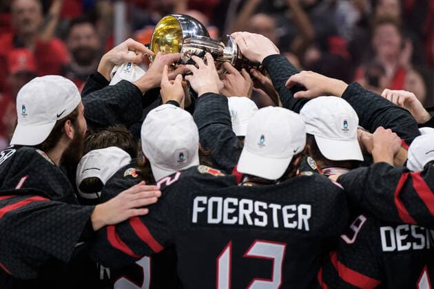 220820 Players of Canada celebrate after their win during the 2022 IIHF World Junior Championship final between Canada and Finland on August 20, 2022 in Edmonton Photo Joel Marklund BILDBYRAN kod JM JM0370 bbeng ishockey ice hockey jvm junior vm u20 2022 iihf world junior championship world juniors final canada kanada finland jubel,  Copyright: JOELxMARKLUND BB220820JM140