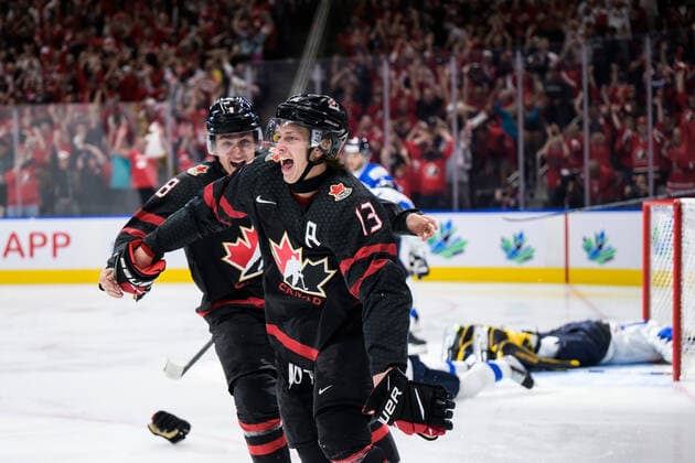 220820 Ronan Seeley and Kent Johnson of Canada celebrate the game winning 3 2 goal in overtime during the 2022 IIHF World Junior Championship final between Canada and Finland on August 20, 2022 in Edmonton Photo Joel Marklund BILDBYRAN kod JM JM0370 bbeng ishockey ice hockey jvm junior vm u20 2022 iihf world junior championship world juniors final canada kanada finland jubel,  Copyright: JOELxMARKLUND BB220820JM149