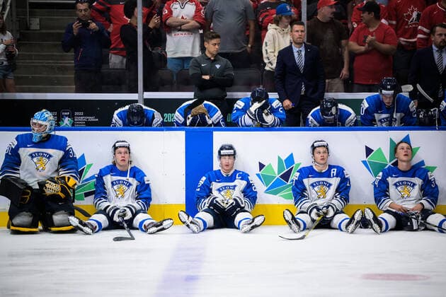 220820 Goaltender Juha Jatkola, Joni Jurmo, Roni Hirvonen, Kasper Puutio and Aatu Räty of Finland are dejected after the 2022 IIHF World Junior Championship final between Canada and Finland on August 20, 2022 in Edmonton Photo Joel Marklund BILDBYRAN kod JM JM0370 bbeng ishockey ice hockey jvm junior vm u20 2022 iihf world junior Championship world Juniors final canada canada finland Depp,  Copyright: JOELxMARKLUND BB220820JM153