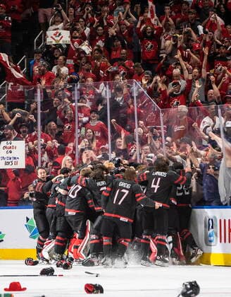 August 20, 2022, EDMONTON, AB, CANADA: Canada celebrates the win over Finland during overtime IIHF World Junior Hockey Championship gold medal game action in Edmonton on Saturday August 20, 2022. Canada News - August 20, 2022  - ZUMAc35_ 20220820_zaf_c35_119 Copyright: xJasonxFransonx