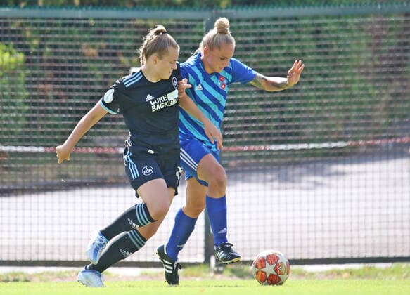 21 08 2022, xmohx, football DFB Pokal women , 1 FC Riegelsberg 1 FC Nürnberg emspor, v l Kerstin Bogenschütz Nürnberg , Carina Alt Riegelsberg DFL DFB REGULATIONS PROHIBIT ANY USE OF PHOTOGRAPHS as IMAGE SEQUENCES and or QUASI VIDEO Riegelsberg