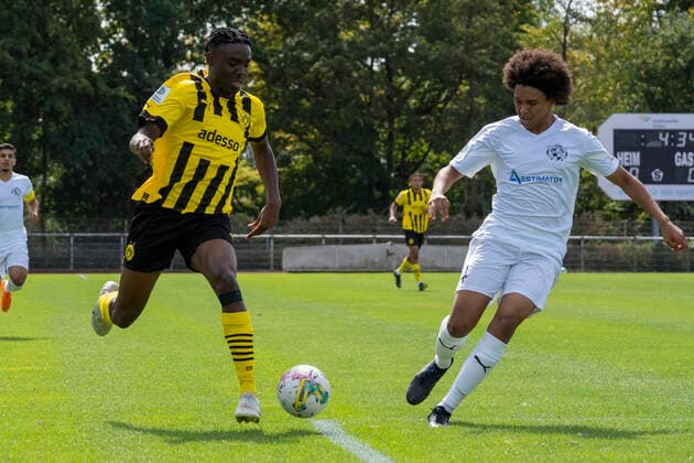Sunday, 21 08 2022 Season 2022 2023 A Junior Bundesliga, U19 Bundesliga 2 Matchday at Stadion am Bandsbusch, Hilden, Germany VfB 03 Hilden U19 BV Borussia Dortmund U19 Ayukayoh Mengot Borussia Dortmund U19 25 , Sebastian Schröder VfB 03 Hilden U19 4