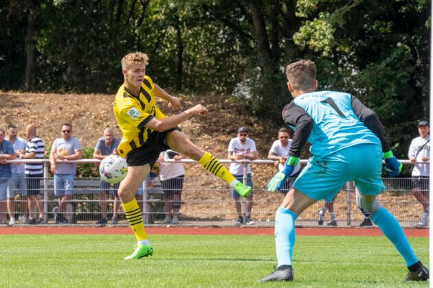 Sunday, 21 08 2022 Season 2022 2023 A Junior Bundesliga, U19 Bundesliga 2 Matchday at Stadion am Bandsbusch, Hilden, Germany VfB 03 Hilden U19 BV Borussia Dortmund U19 Tom Alexander Rothe Borussia Dortmund U19 3