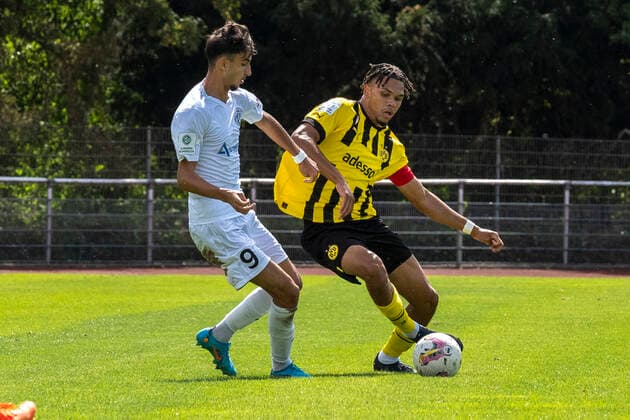 Sunday, 21 08 2022 Season 2022 2023 A Junior Bundesliga, U19 Bundesliga 2 Matchday at Stadion am Bandsbusch, Hilden, Germany VfB 03 Hilden U19 BV Borussia Dortmund U19 Pharrell Nnamdi Collins Borussia Dortmund U19 4
