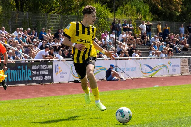 Sunday, 21 08 2022 Season 2022 2023 A Junior Bundesliga, U19 Bundesliga 2 Matchday at Stadion am Bandsbusch, Hilden, Germany VfB 03 Hilden U19 BV Borussia Dortmund U19 Noa Gabriel Simic Borussia Dortmund U19 7