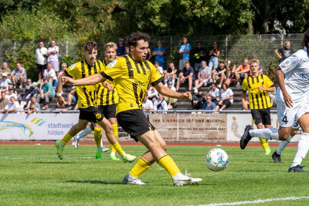 Sunday, 21 08 2022 Season 2022 2023 A Junior Bundesliga, U19 Bundesliga 2 Matchday at Stadion am Bandsbusch, Hilden, Germany VfB 03 Hilden U19 BV Borussia Dortmund U19 Raul König Borussia Dortmund U19 28