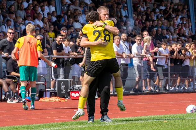 Sunday, 21 08 2022 Season 2022 2023 A Junior Bundesliga, U19 Bundesliga 2 Matchday at Stadion am Bandsbusch, Hilden, Germany VfB 03 Hilden U19 BV Borussia Dortmund U19 Raul König Borussia Dortmund U19 28 in the arms of Mike Tullberg coach Borussia Dortmund U19
