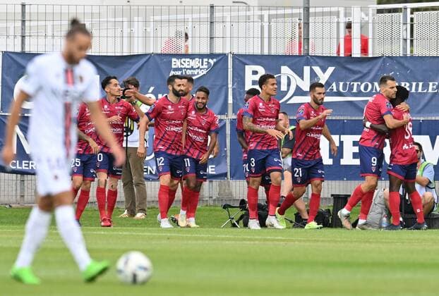Joie de Saif-eddine Khaoui (clermont) et de sse coÃ quipiers FOOTBALL : Clermont Foot vs OGC Nice - Ligue 1 Uber Eats - 21 08 2022 FredericChambert Panoramic 
