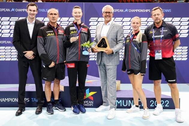 VARIOUS SPORTS - European Championships MUNICH,GERMANY,21.AUG.22 - Table tennis, Tischtennis - European Championships, women. Image shows Stefan Fegerl, Csolt Harczi, (OETTV), Sofia Polcanova (AUT), Wolfgang Gotschke (OETTV), Tanja Wessely, Jarek Kolodziejczyk (OETTV). GEPAxpictures xPatrickxSteiner