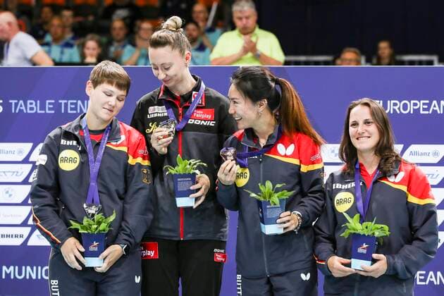 VARIOUS SPORTS - European Championships MUNICH,GERMANY,21.AUG.22 - Table tennis, Tischtennis - European Championships, women. Image shows Nina Mittelham (GER), Sofia Polcanova (AUT), Xiaona Shan and Sabine Winter (GER). Keywords: medal.  GEPAxpictures xPatrickxSteiner