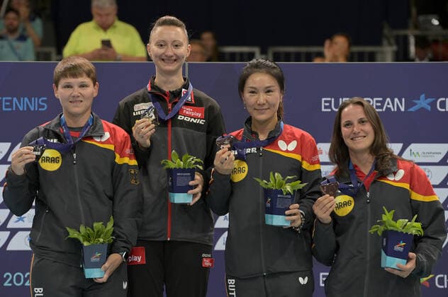 European Championships Munich 2022 on 21 08 2022 in the Rudi Sedlmayer Halle in Munich Ladies Award Ceremony Singles V l n r 2 place Nina Mittelham GER , 1 place for Sofia Polcanova AUT , 3 place Shan Xiaona GER and Sabine Winter GER xJFx