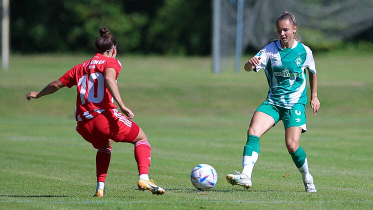 f li Latoya Bach 1 FC Union Berlin, 10 and Michelle Weiß SV Werder Bremen, 8 in duel, duel, dynamics, action, game scene, 21 08 2022, Elsdorf Germany , football, test match women, 1 FC Union Berlin SV Werder Bremen xobx
