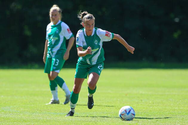 Rieke Dieckmann SV Werder Bremen, 22 on the ball, single image, full body, action, game scene, 21 08 2022, Elsdorf Germany , football, test match women, 1 FC Union Berlin SV Werder Bremen xobx
