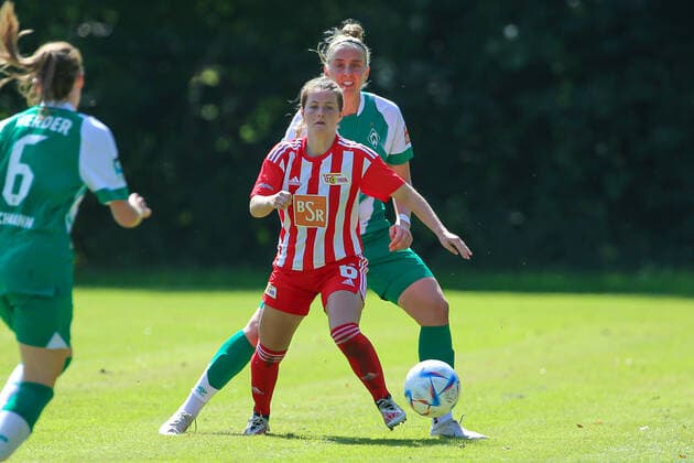 f li Lena Bucher 1 FC Union Berlin, 6 and Katharina Schiechtl SV Werder Bremen, 9 in duel, duel, dynamics, action, action, game scene, 21 08 2022, Elsdorf Germany , football, test match women, 1 FC Union Berlin SV Werder Bremen xobx