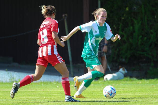 f li Luise Wildner 1 FC Union Berlin, 23 and Reena Wichmann SV Werder Bremen, 6 in duel, duel, dynamics, action, action, game scene, 21 08 2022, Elsdorf Germany , football, test match women, 1 FC Union Berlin SV Werder Bremen xobx